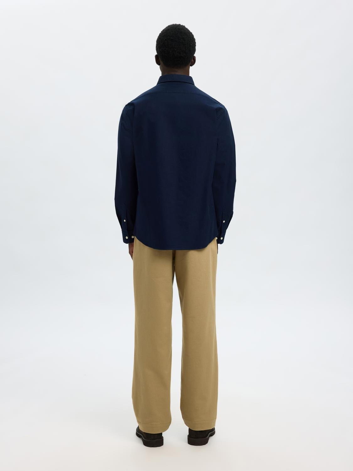 model_shot-back